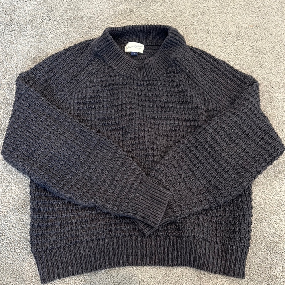 Black Universal Thread sweater, size L